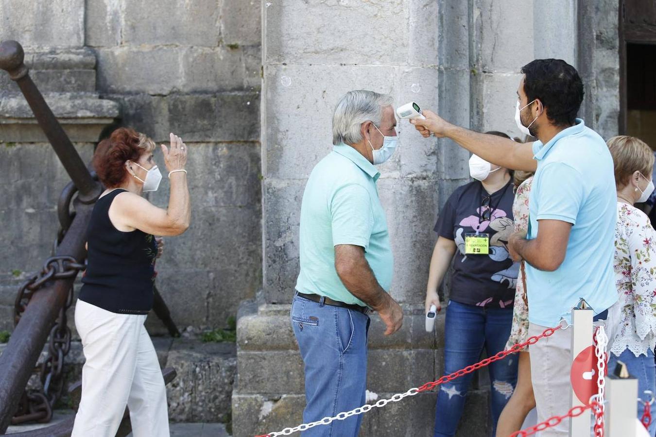 La celebración de la Bien Aparecida ha sido distinta en el santuario de Hoz de Marrón, con restricciones, medidas de seguridad y aforos limitados, pero no vacía de fieles, que han acudido en mayor número del esperado.