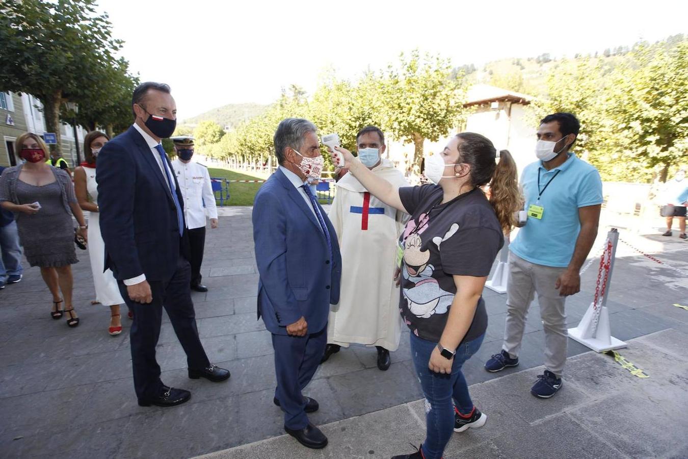 La celebración de la Bien Aparecida ha sido distinta en el santuario de Hoz de Marrón, con restricciones, medidas de seguridad y aforos limitados, pero no vacía de fieles, que han acudido en mayor número del esperado.