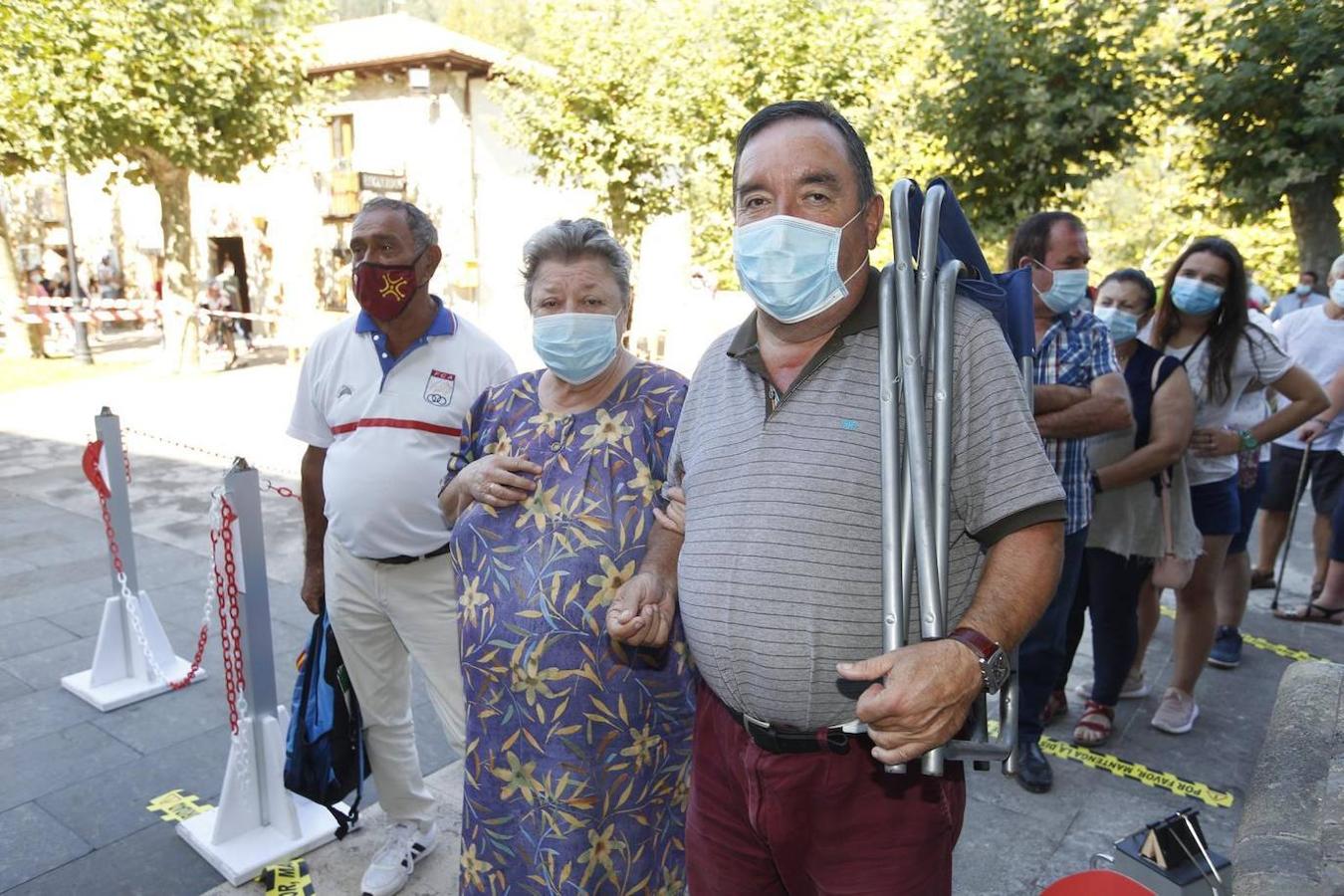 La celebración de la Bien Aparecida ha sido distinta en el santuario de Hoz de Marrón, con restricciones, medidas de seguridad y aforos limitados, pero no vacía de fieles, que han acudido en mayor número del esperado.