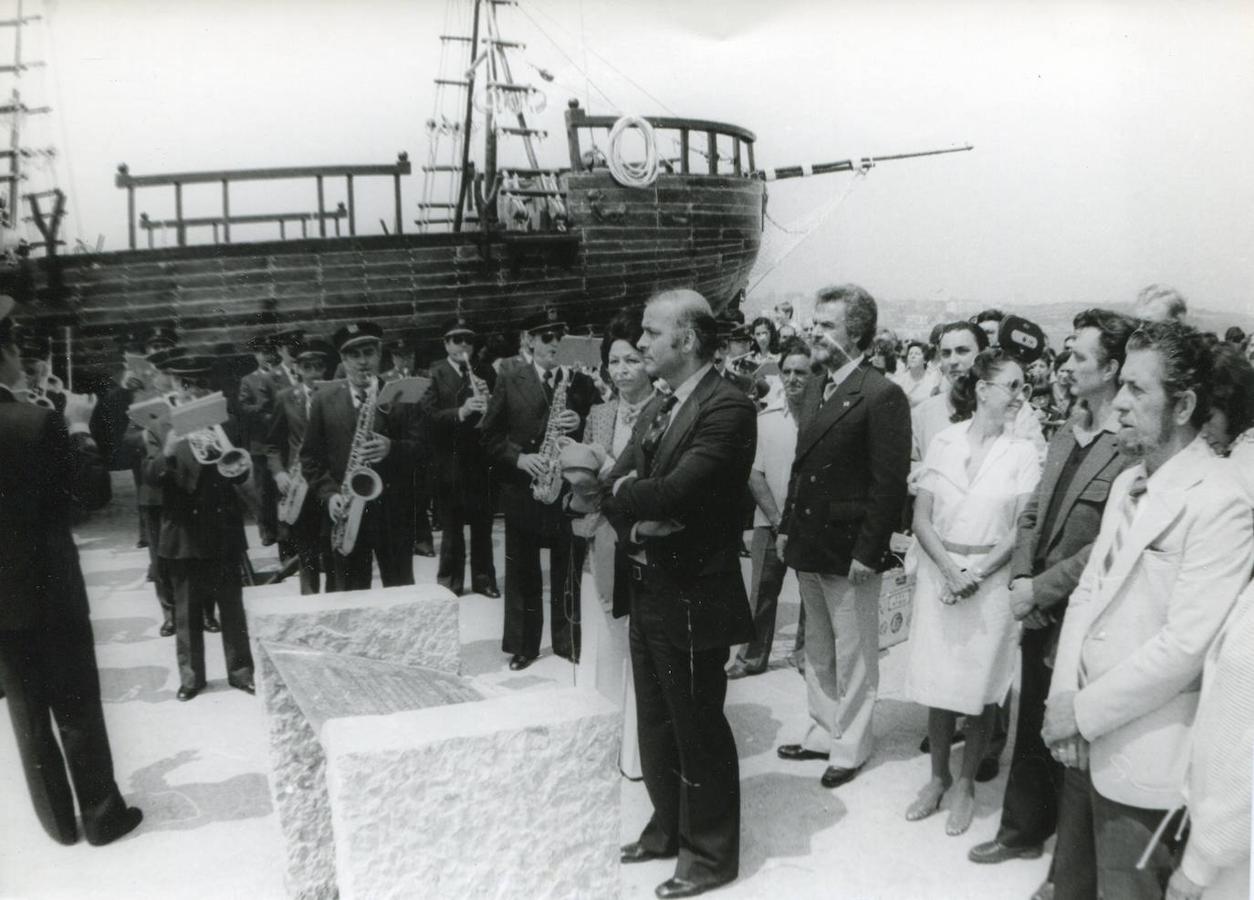 Años 80: Inauguración de las instalación de los galeones en el Parque de La Magdalena, siendo alcalde Juan Hormaechea.