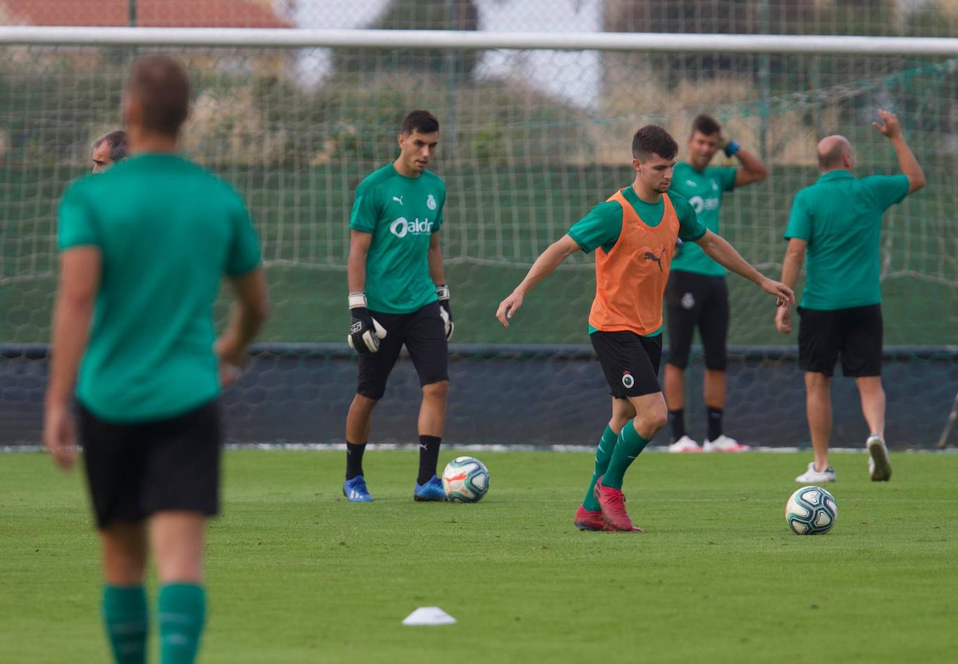 Fotos: El Racing se impone a la Gimnástica en un nuevo ensayo de pretemporada