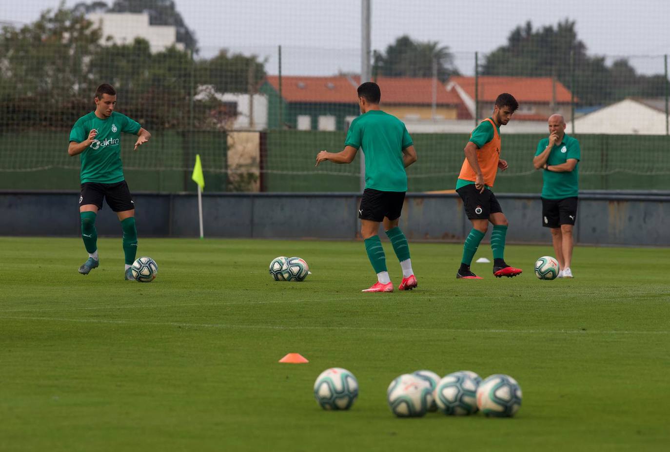 Fotos: El Racing se impone a la Gimnástica en un nuevo ensayo de pretemporada