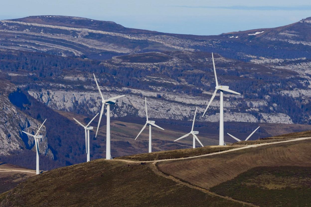 Parque eólico de Cañoneras, en Soba, el único en funcionamiento hoy en día en Cantabria. 