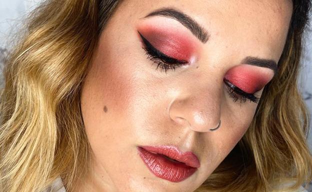 ¡Todo al rojo! El maquillaje también