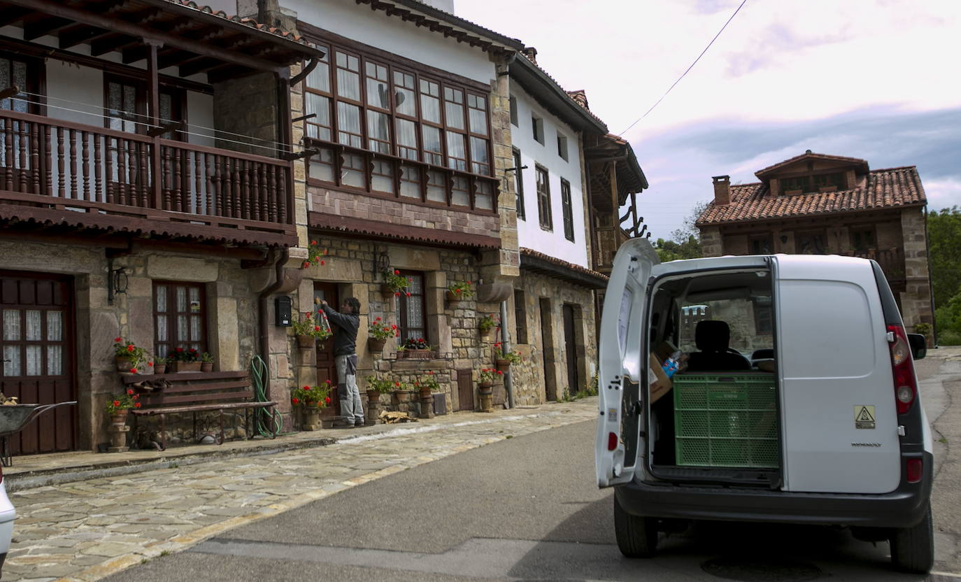 Imágenes del pueblo de Pujayo (Bárcena de Pie de Concha), Pueblo de Cantabria 2020.