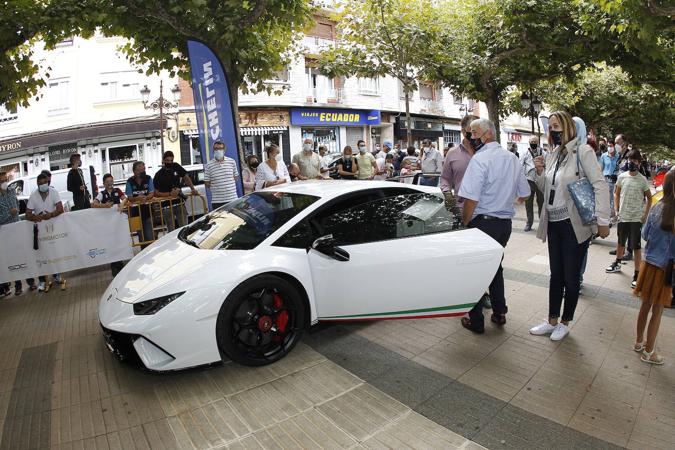 Medio centenar de vehículos participa en el Encuentro de Coches Deportivos