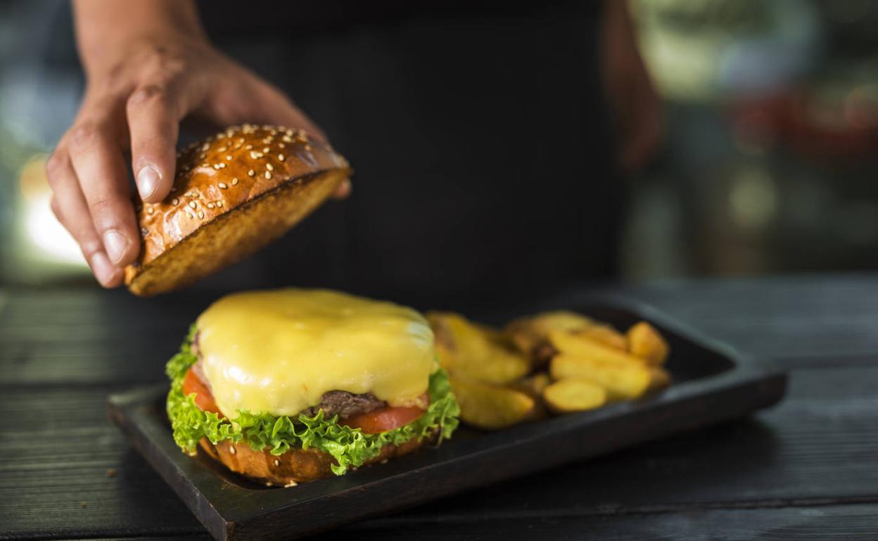 El queso de nata de Cantabria, la mejor elección para una burger cremosa y sabrosa