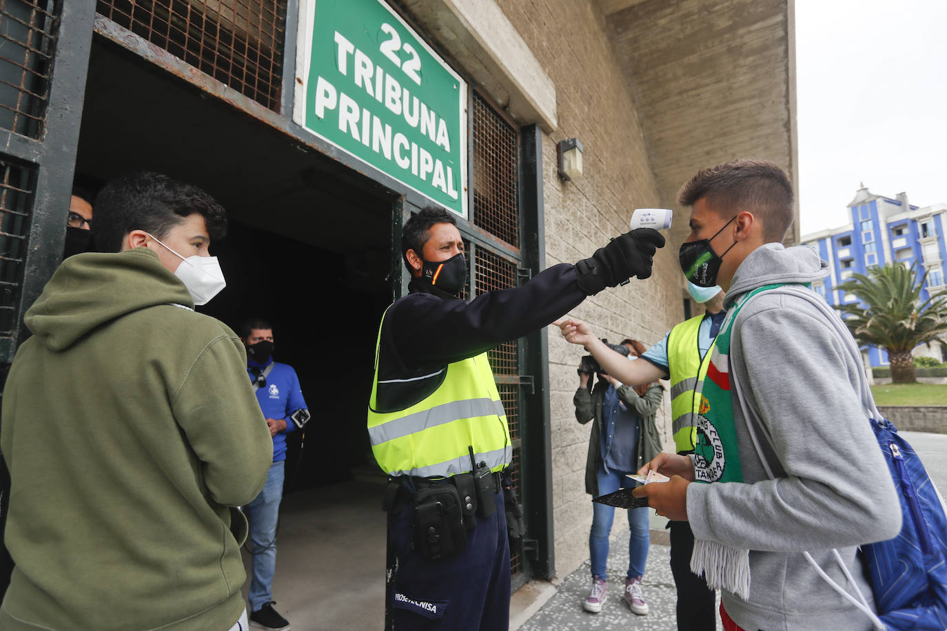 Amistoso y primer encuentro con público en los campos de El Sardinero 