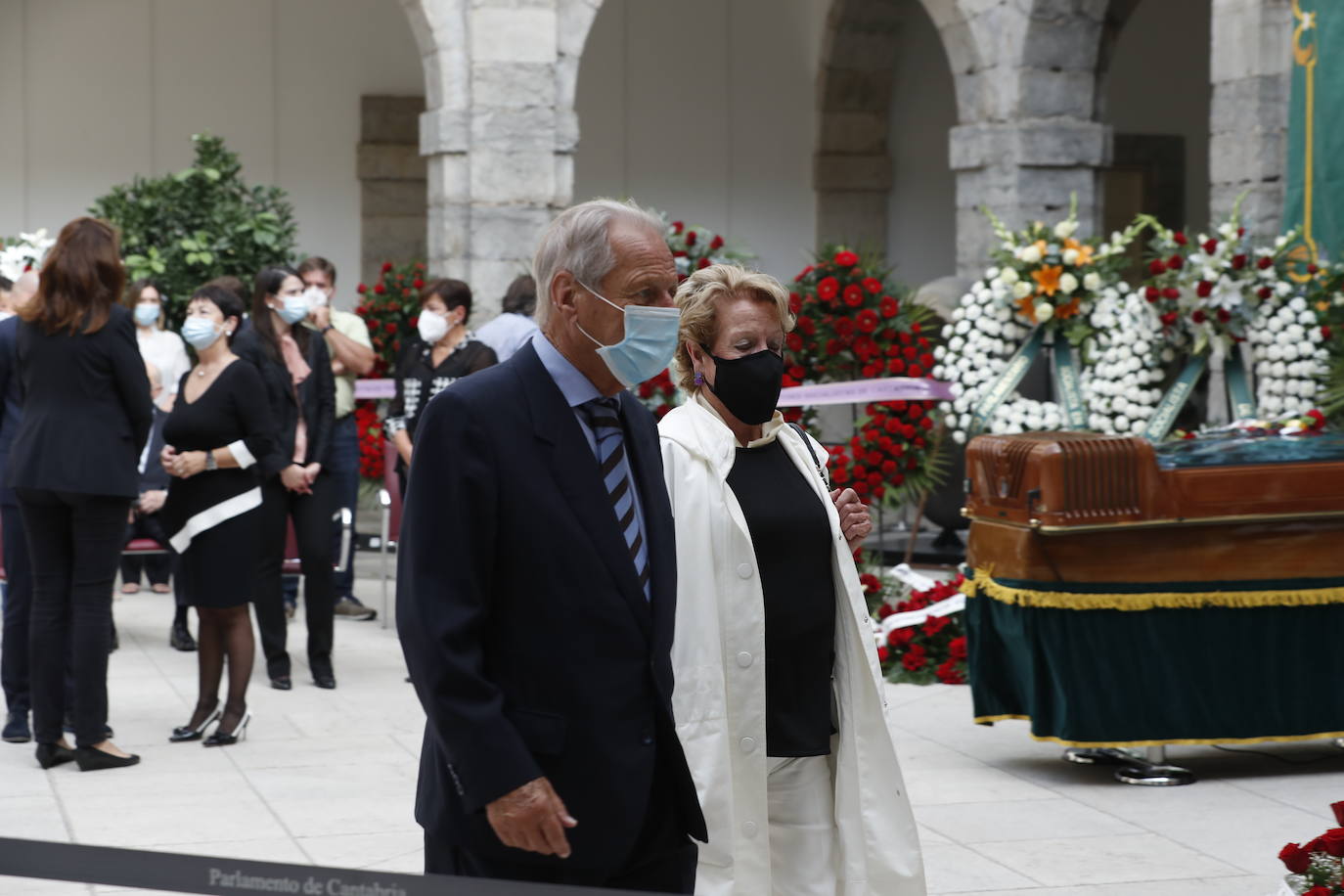 Fotos: Capilla ardiente de Jaime Blanco en el Parlamento de Cantabria