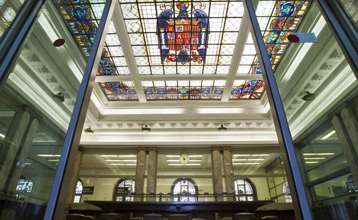 Vista de la vidriera objeto de polémica en el Pleno del Ayuntamiento.