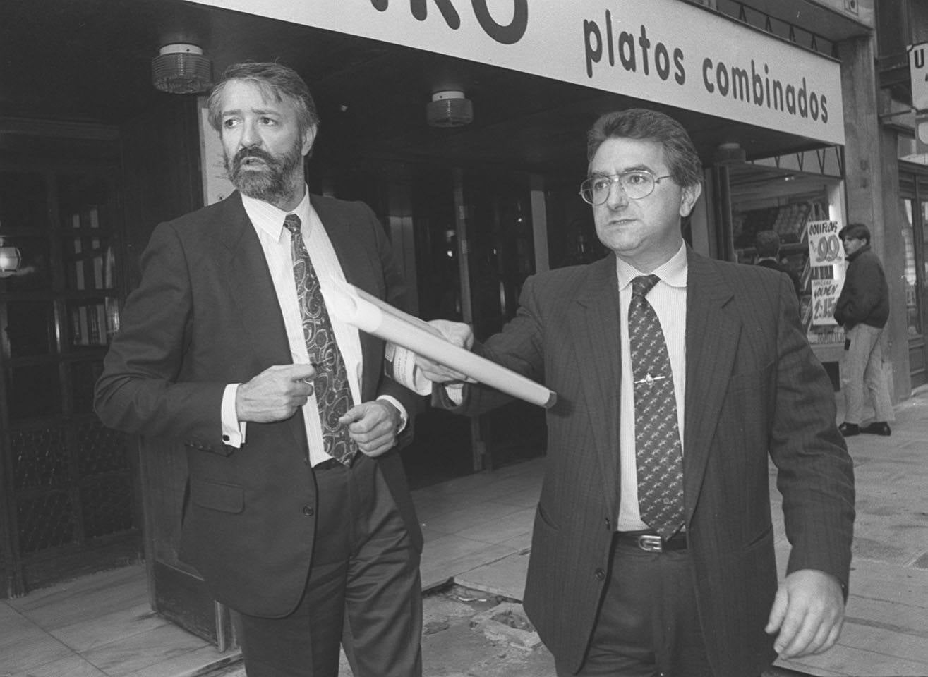 1990. Con José Luis Vallines (PP) para preparar la moción de censura contra Juan Hormaechea.