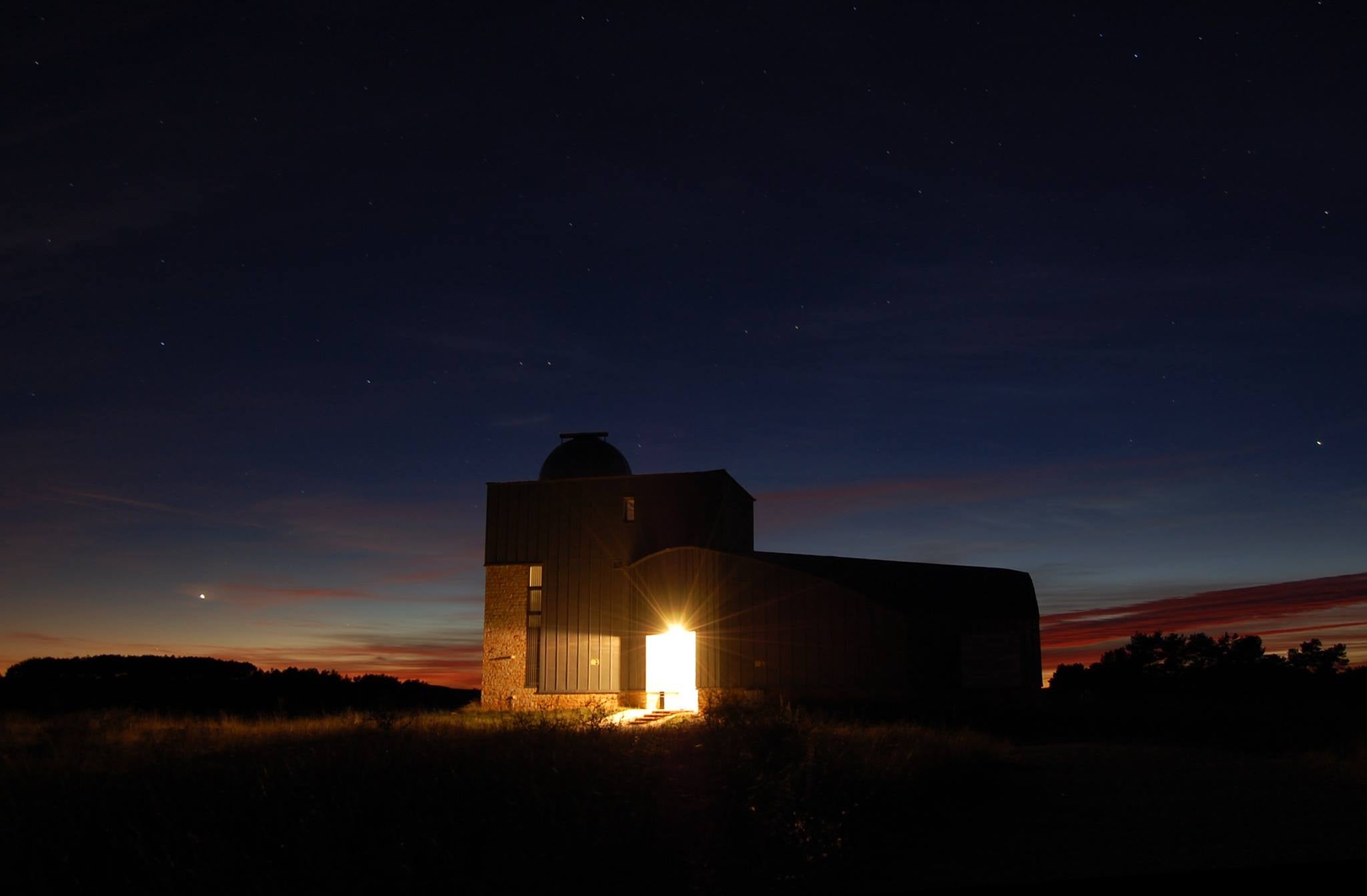 El Observatorio desarrolla una importante función científica y divulgativa, programando actividades divulgativas y didácticas, así como observacionales y científicas. La instalación se ha convertido en un «referente en Cantabria e incluso en toda España, a nivel de investigación, divulgación, educación y observacional», tal y como apuntan desde el Gobierno regional