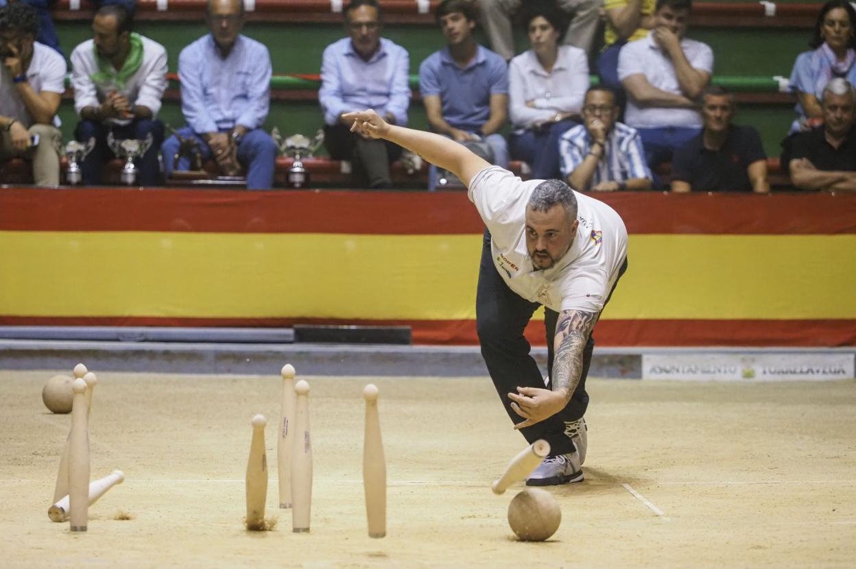 Carlos García birla en la Severino Prieto en una imagen de archivo. 