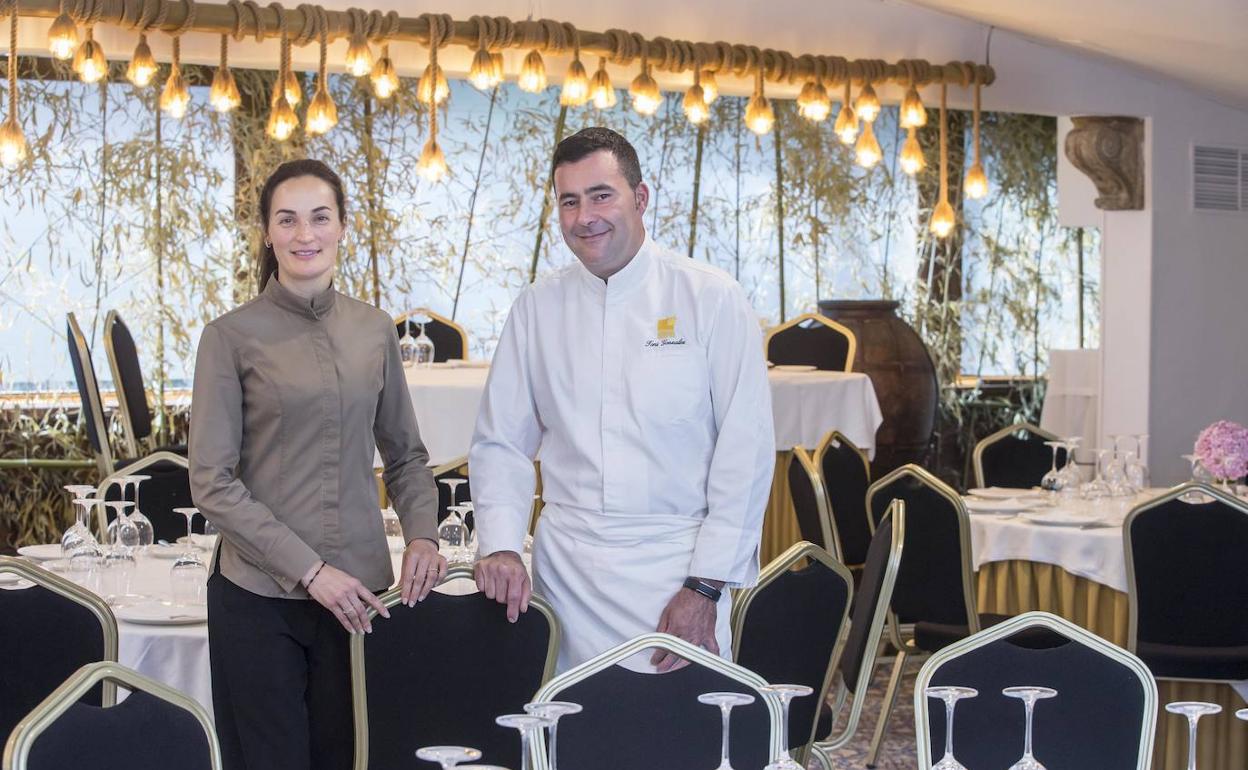 Elvira Abascal, jefa de sala, y Toni González, chef y propietario. 