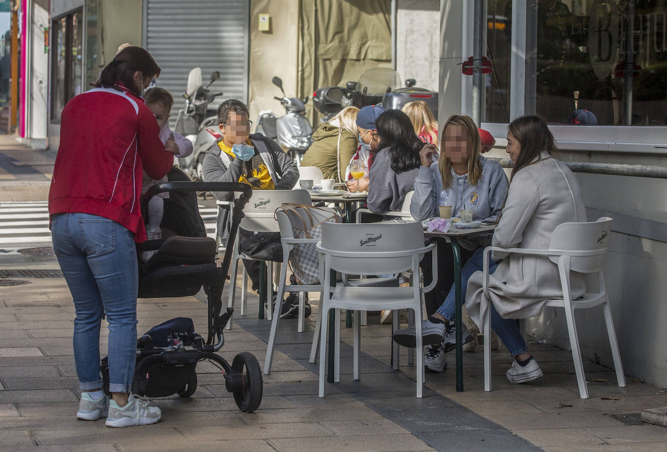 Fotos: La mayoría cumple con las normas ante el covid, pero siempre hay excepciones