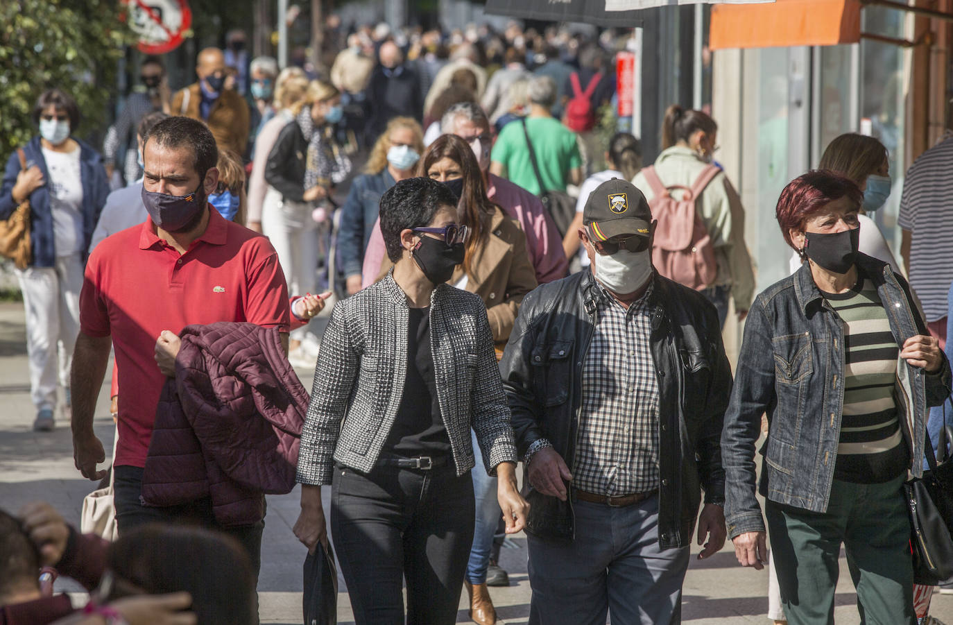 Fotos: La mayoría cumple con las normas ante el covid, pero siempre hay excepciones