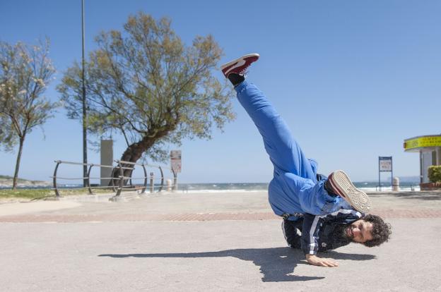 Manuel Martín forma parte de distintos colectivos de danza contemporánea en Cantabria, donde también imparte talleres. maría gil