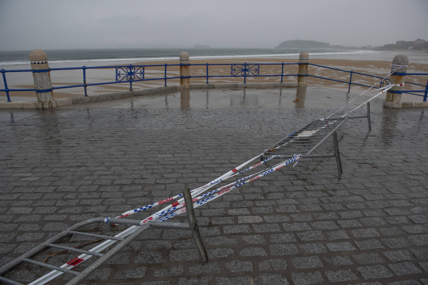 Algunas zonas cerradas por el temporal de olas en Santander