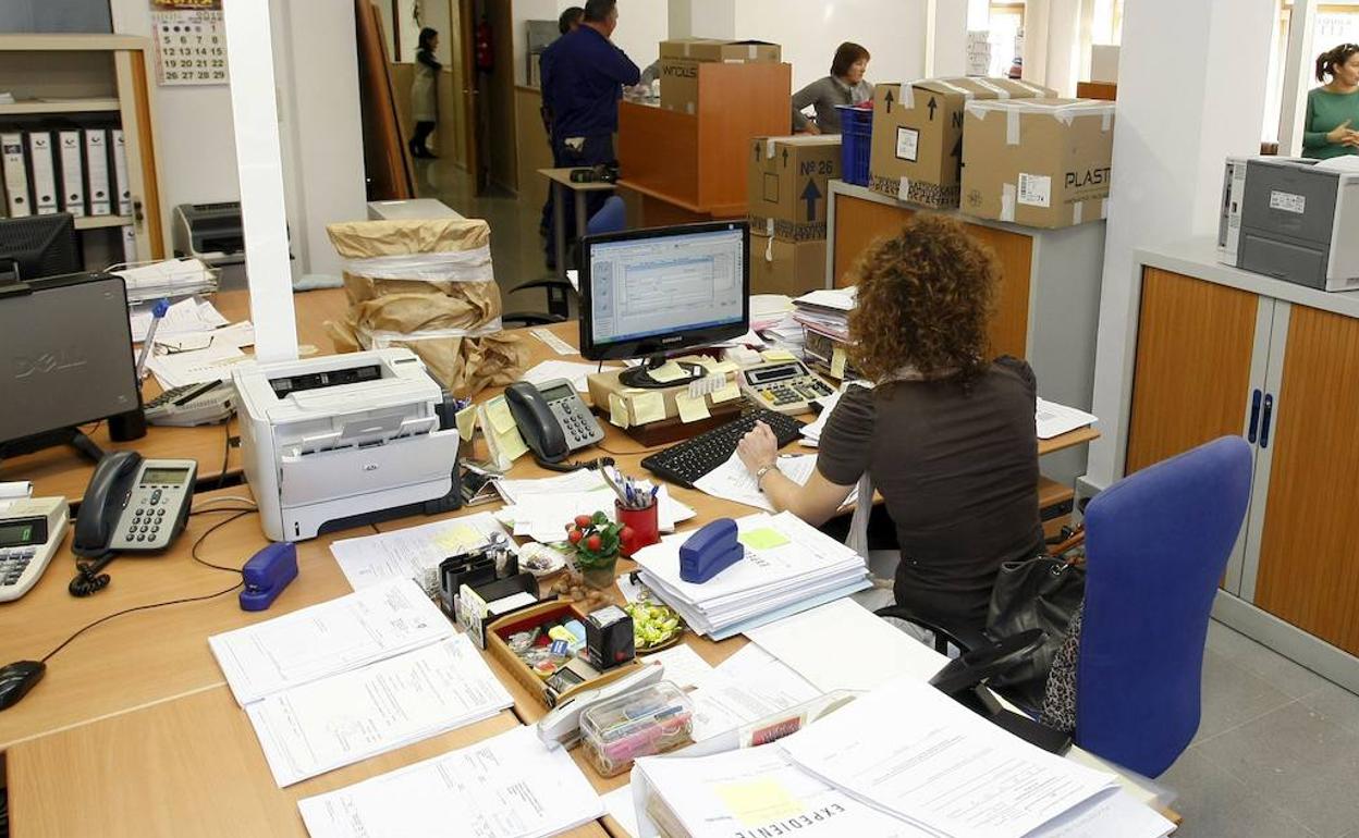 El PP aboga por que no se reduzca ni congele el sueldo de los empleados públicos