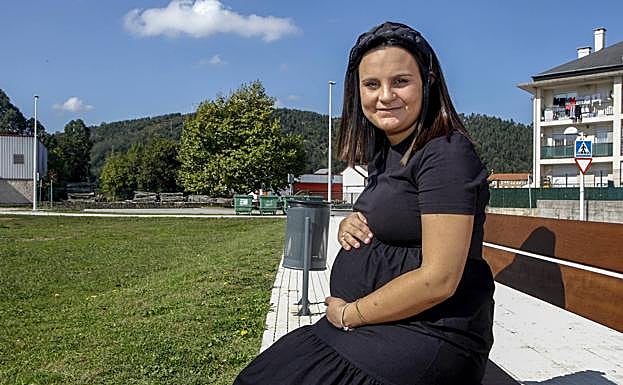 Vanesa Bardales, vecina de Cartes, dará a luz en pocos días.