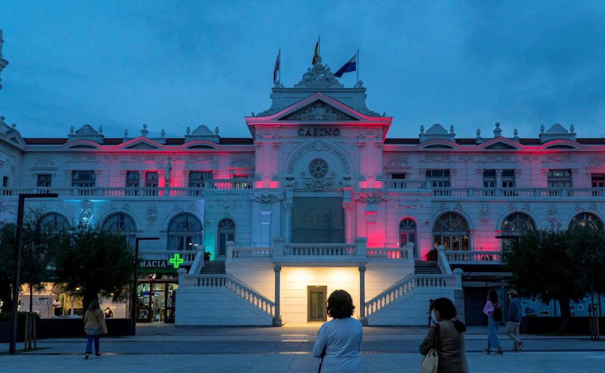 Los edificios de Santander se tiñeron de rojo el pasado día 30 para apoyar el movimiento