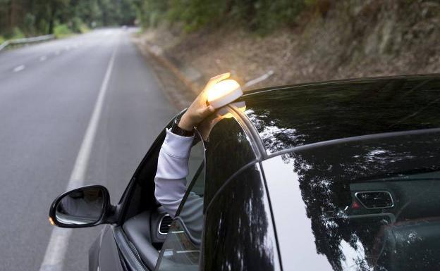 La luz de emergencia que reduce drásticamente el riesgo de sufrir un atropello