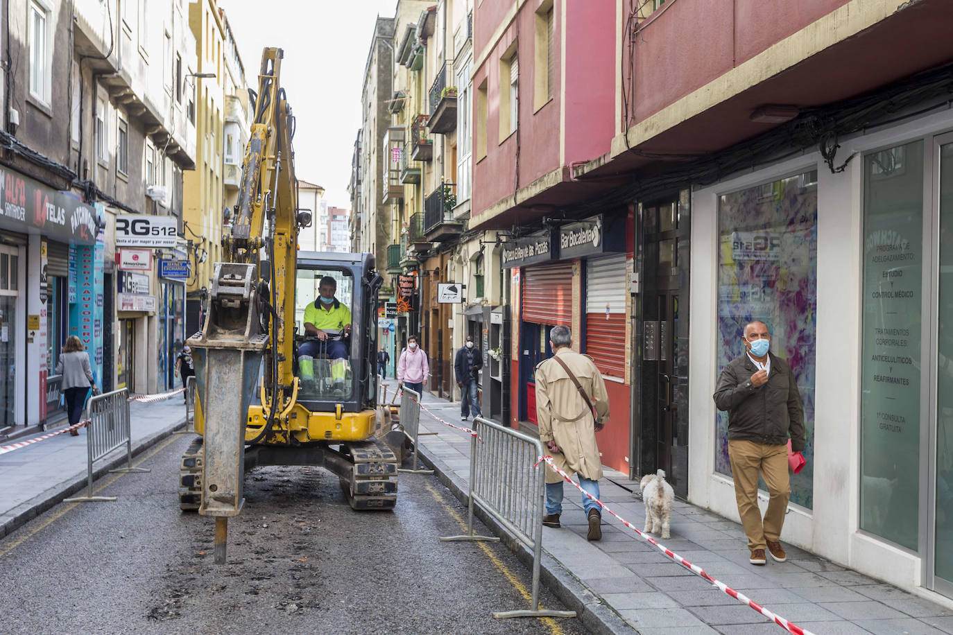 Ya han comenzado las obras para la peatonalización de la calle San Luis en Santander.