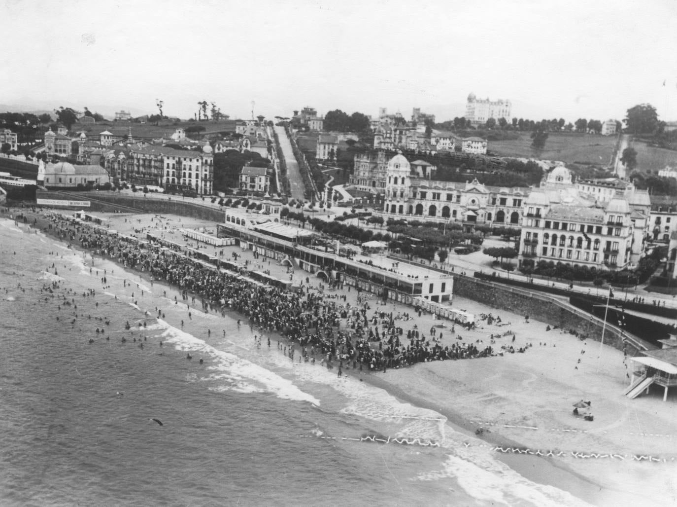 Años 60. Panorámica de El Sardinero, con el Casino y el Hotel Sardinero.