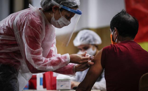 «Cuantos más protegidos de gripe, mejor»