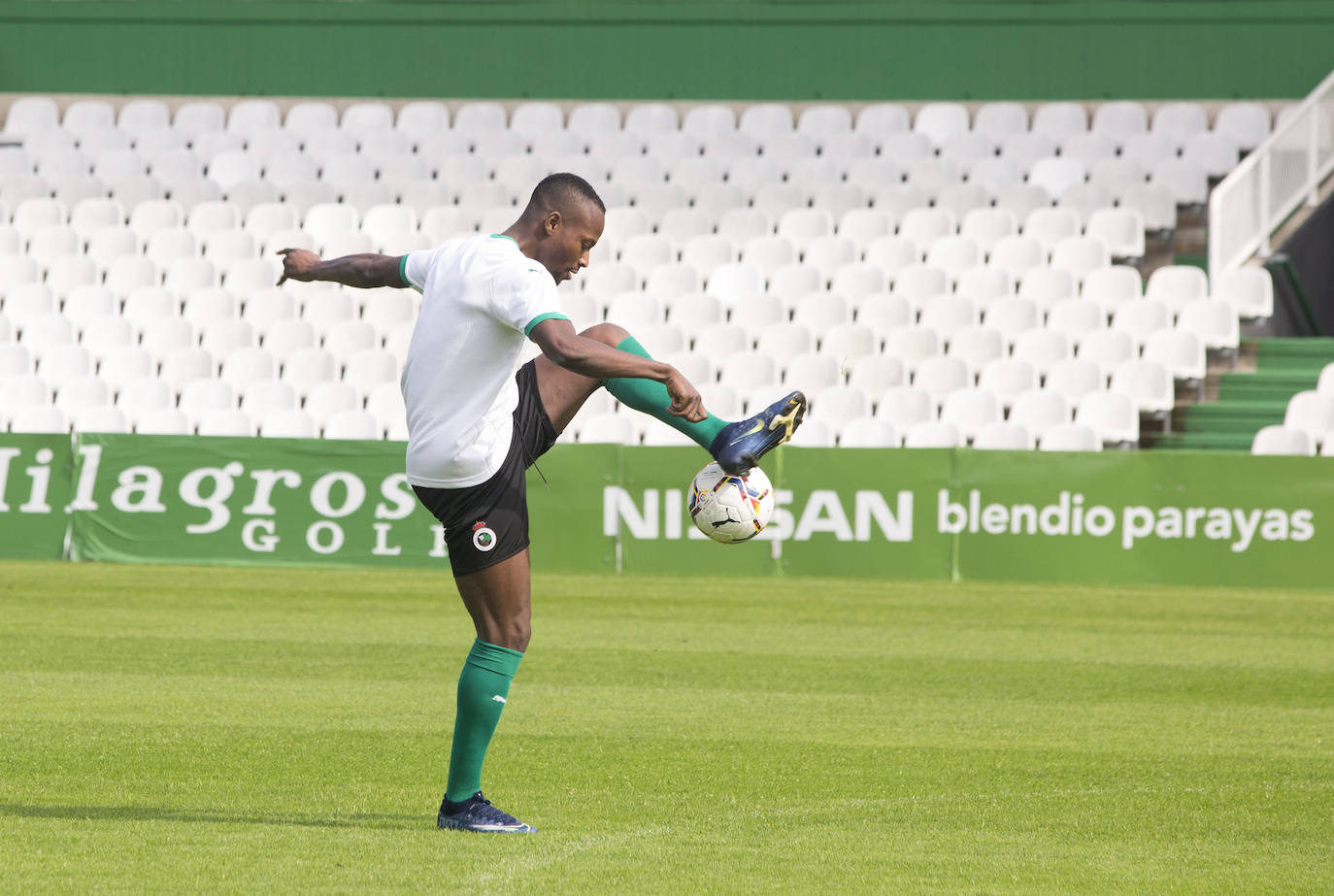 Cedric ha sido presentado como nuevo jugador del Racing
