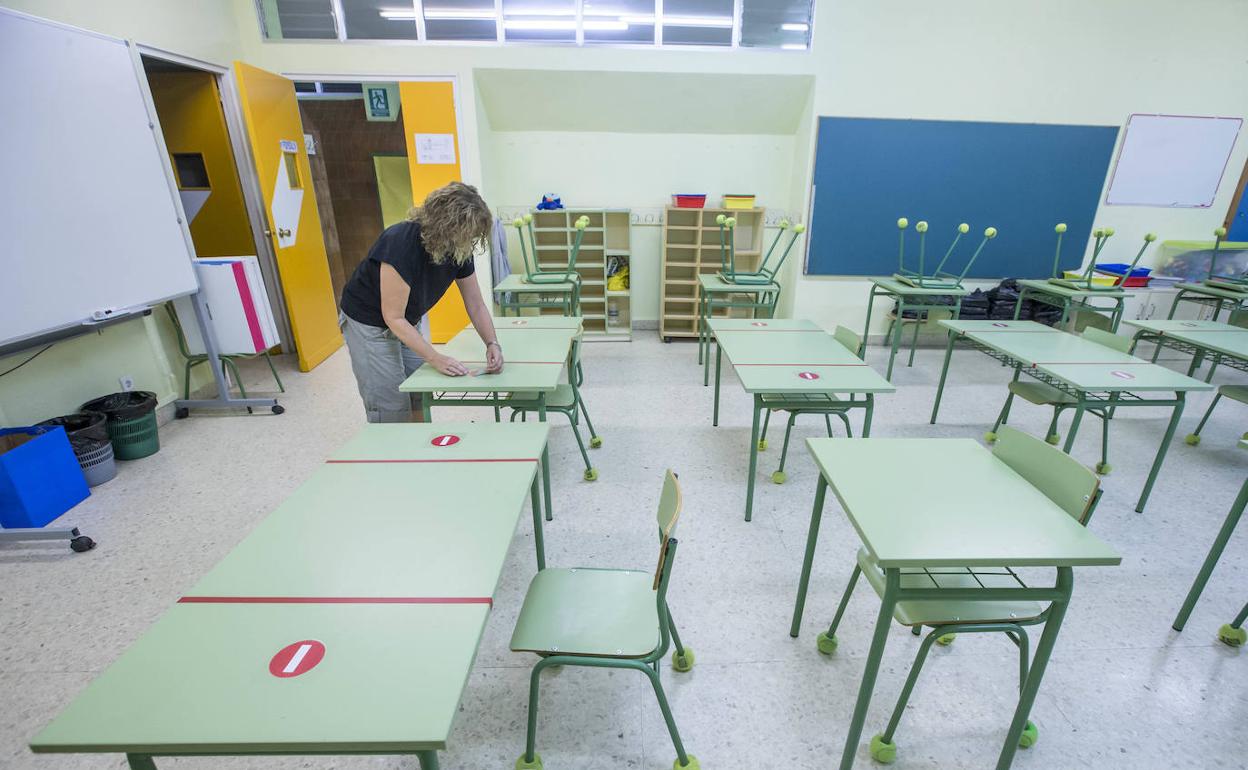 Lombó asegura que la situación de la pandemia en los centros educativos «esta muy controlada»