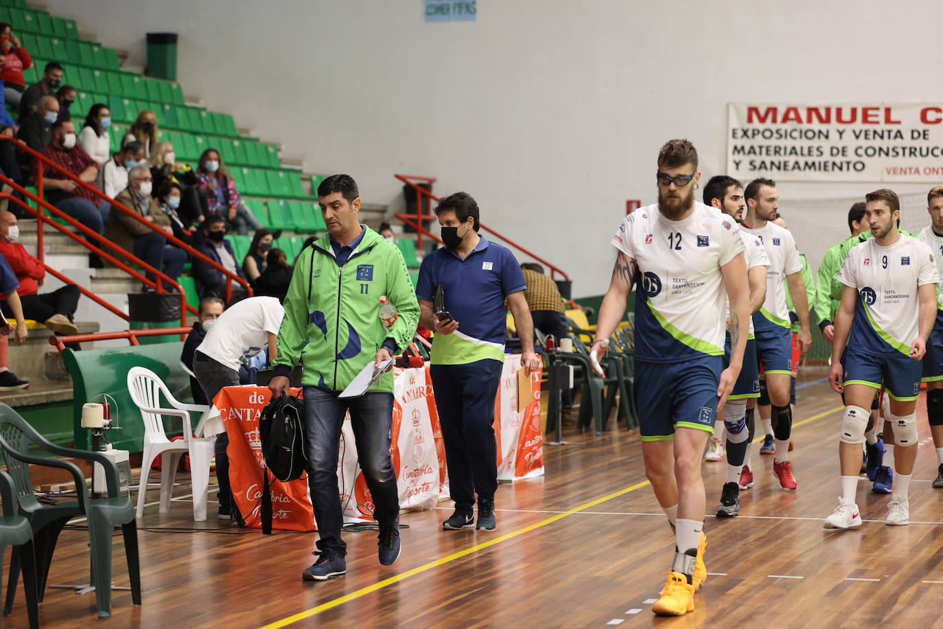 Los cántabros no empiezan la campañade Superliga con buen pie en su pabellón y caen ante el cuadro balear