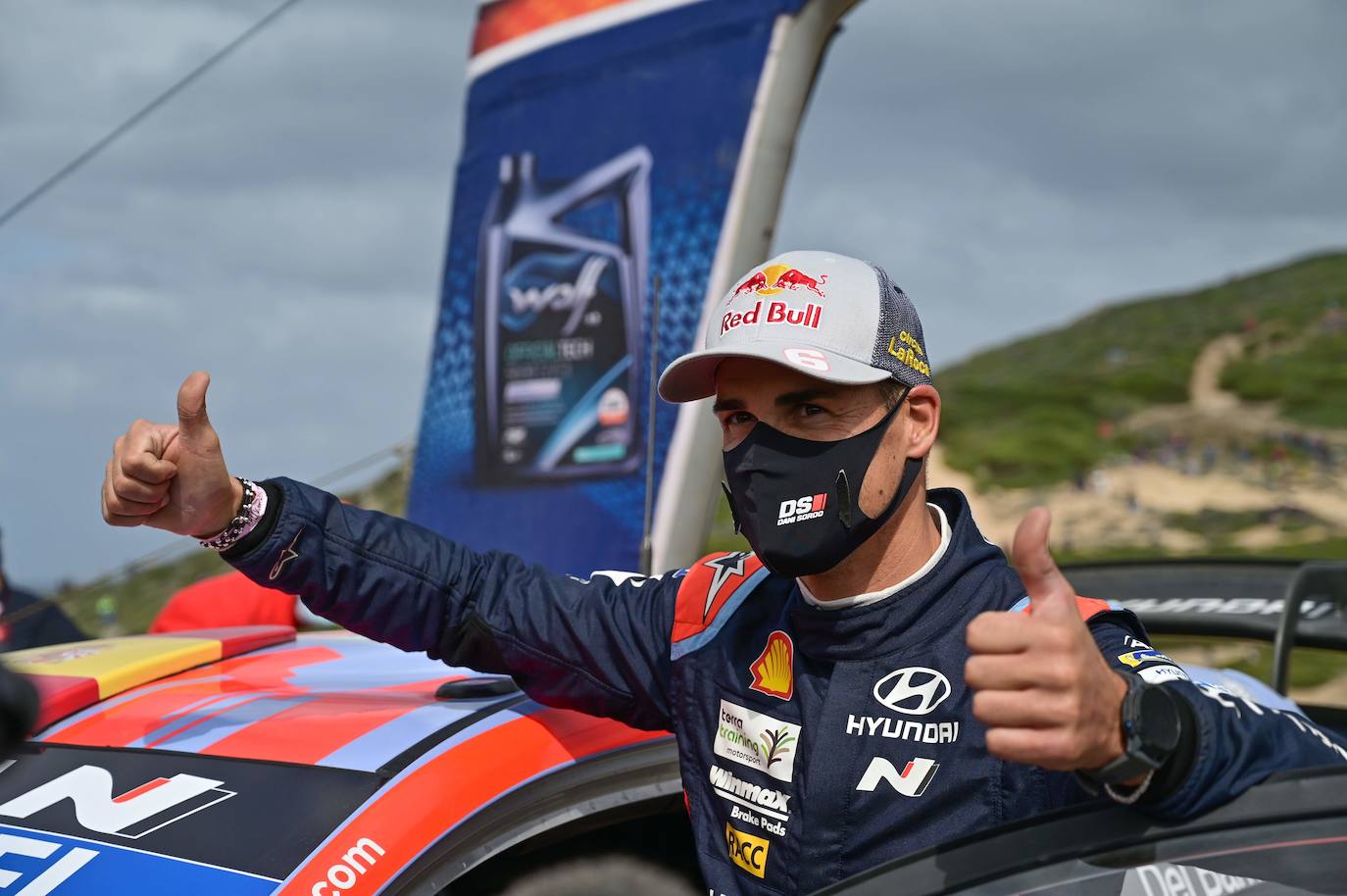 El cántabro Dani Sordo (Hyundai) ganó este domingo, por segundo año consecutivo, el Rally de Cerdeña, sexta de las ocho mangas del Mundial de rallies (WRC), en una prueba en que su compañero belga Thierry Neuville fue segundo y el francés Sébastien Ogier (Toyota) terminó tercero.