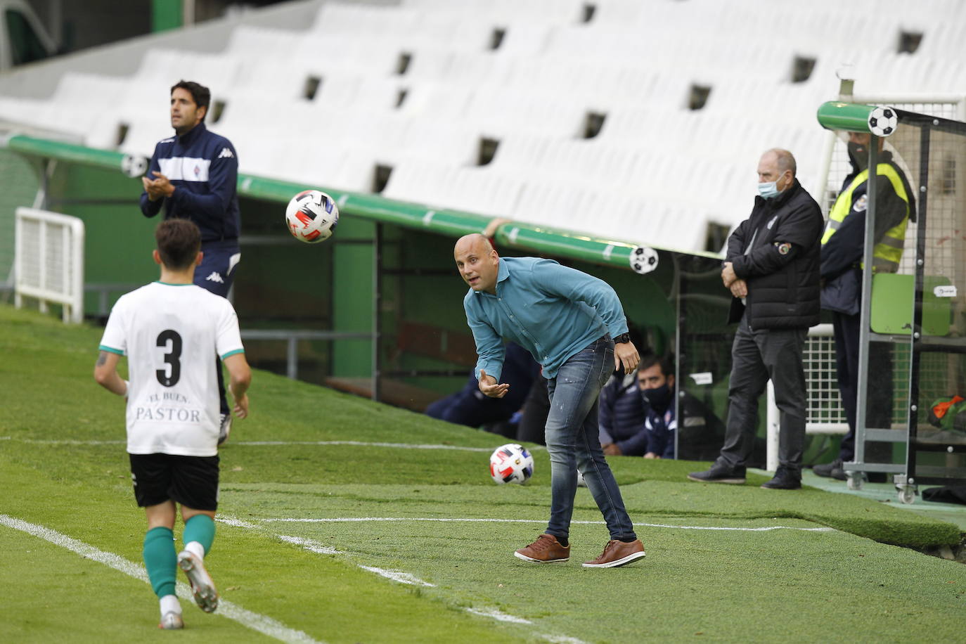 Los verdiblancos se adelantaron a los dos minutos de partido, pero los vizcaínos dieron la vuelta al marcador en los minutos finales tanto de la primera parte -empatando- como de la segunda