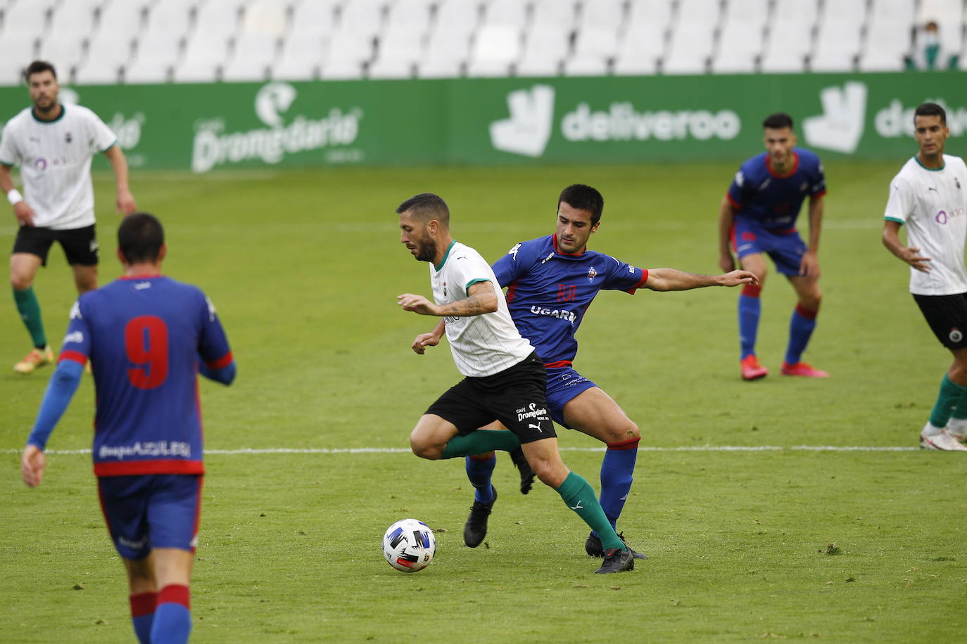 Los verdiblancos se adelantaron a los dos minutos de partido, pero los vizcaínos dieron la vuelta al marcador en los minutos finales tanto de la primera parte -empatando- como de la segunda