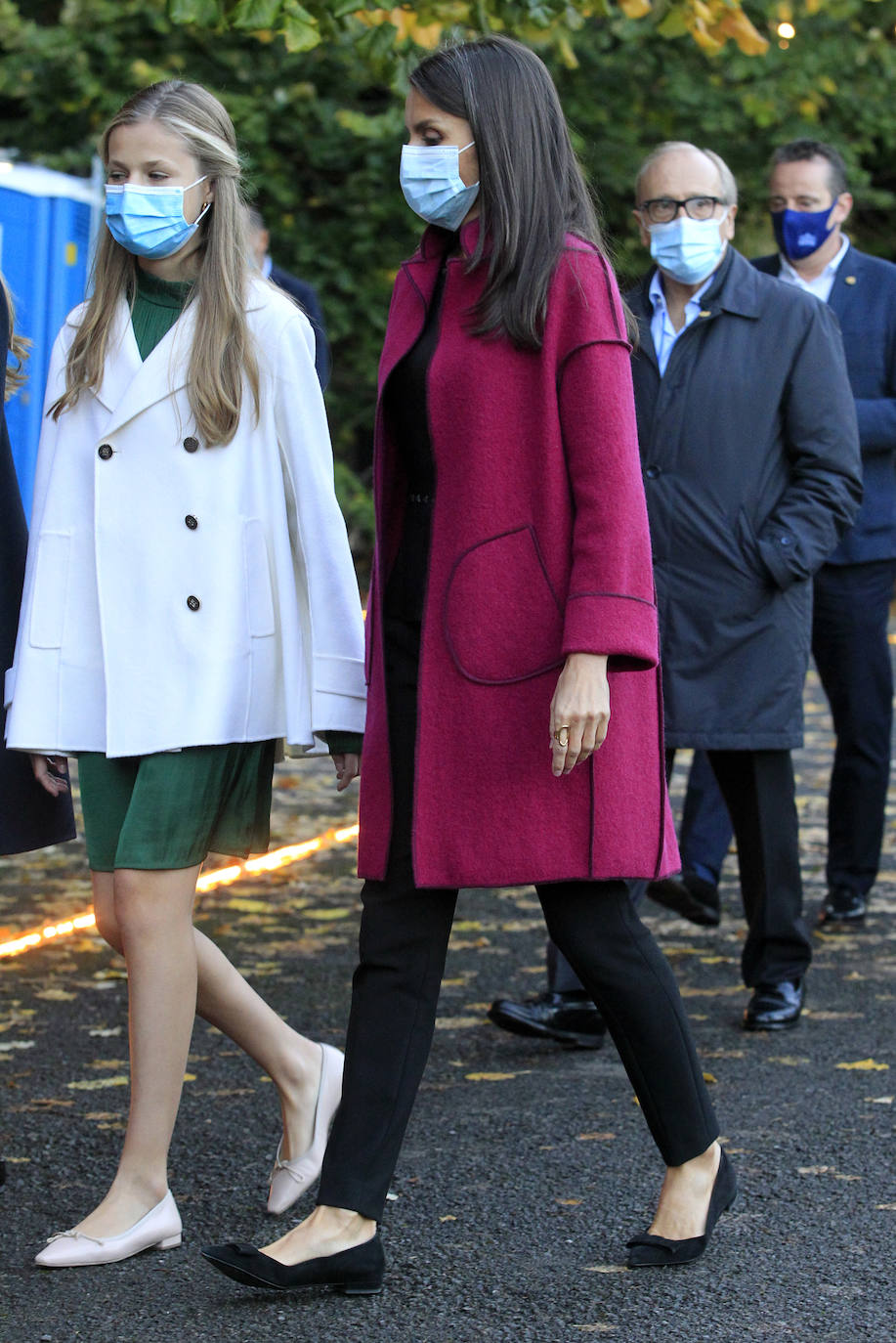 Los estilismos de Felipe VI, la Reina Letizia, la Princesa Leonor y la infanta Sofía captaron todas las miradas.