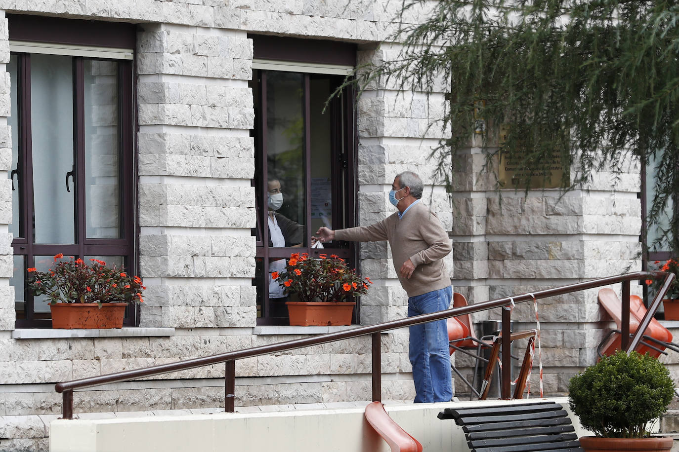 El centro ha derivado a los residentes afectados a Suances y ha habilitado una planta entera para los nuevos contagios que puedan registrarse 