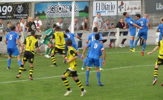 El Cayón, durante un partido de pretemporada.