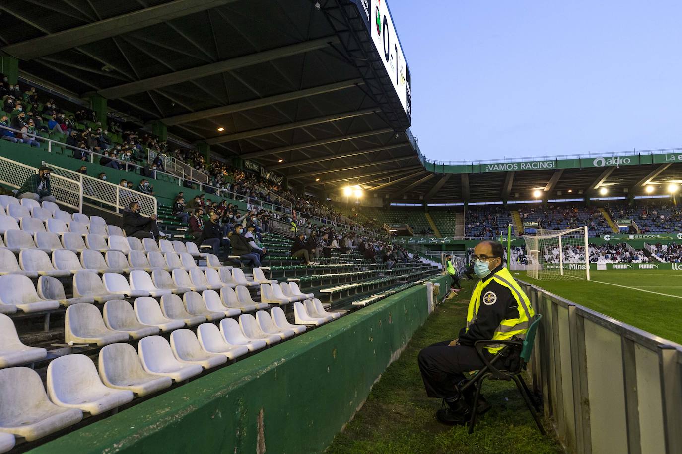 El protocolo racinguista funcionó con normalidad y el estadio acogió de nuevo a más de mil espectadores