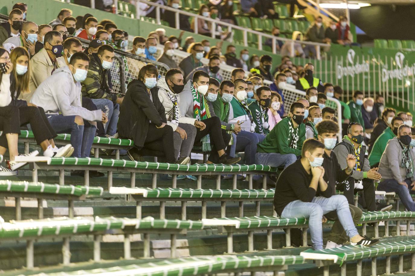 El protocolo racinguista funcionó con normalidad y el estadio acogió de nuevo a más de mil espectadores