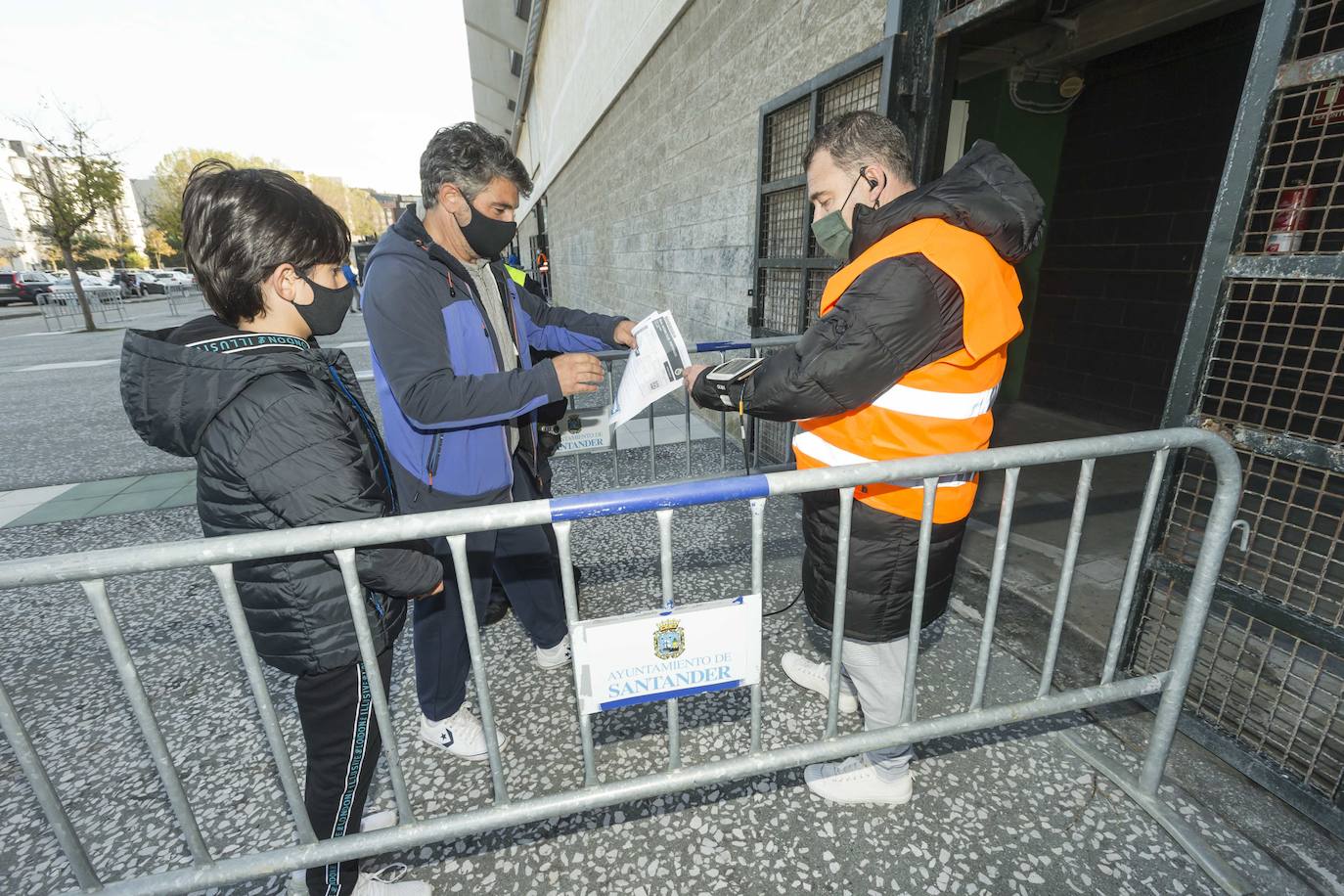 El protocolo racinguista funcionó con normalidad y el estadio acogió de nuevo a más de mil espectadores