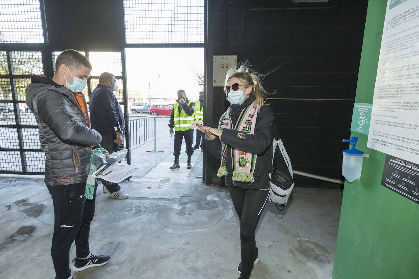 El protocolo racinguista funcionó con normalidad y el estadio acogió de nuevo a más de mil espectadores