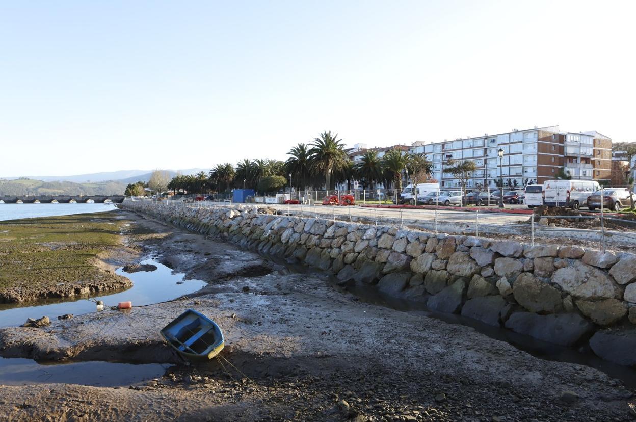 Construida la escollera, aún faltan muchos trabajos por realizar para poder dar por concluida la reforma del paseo marítimo barquereño.