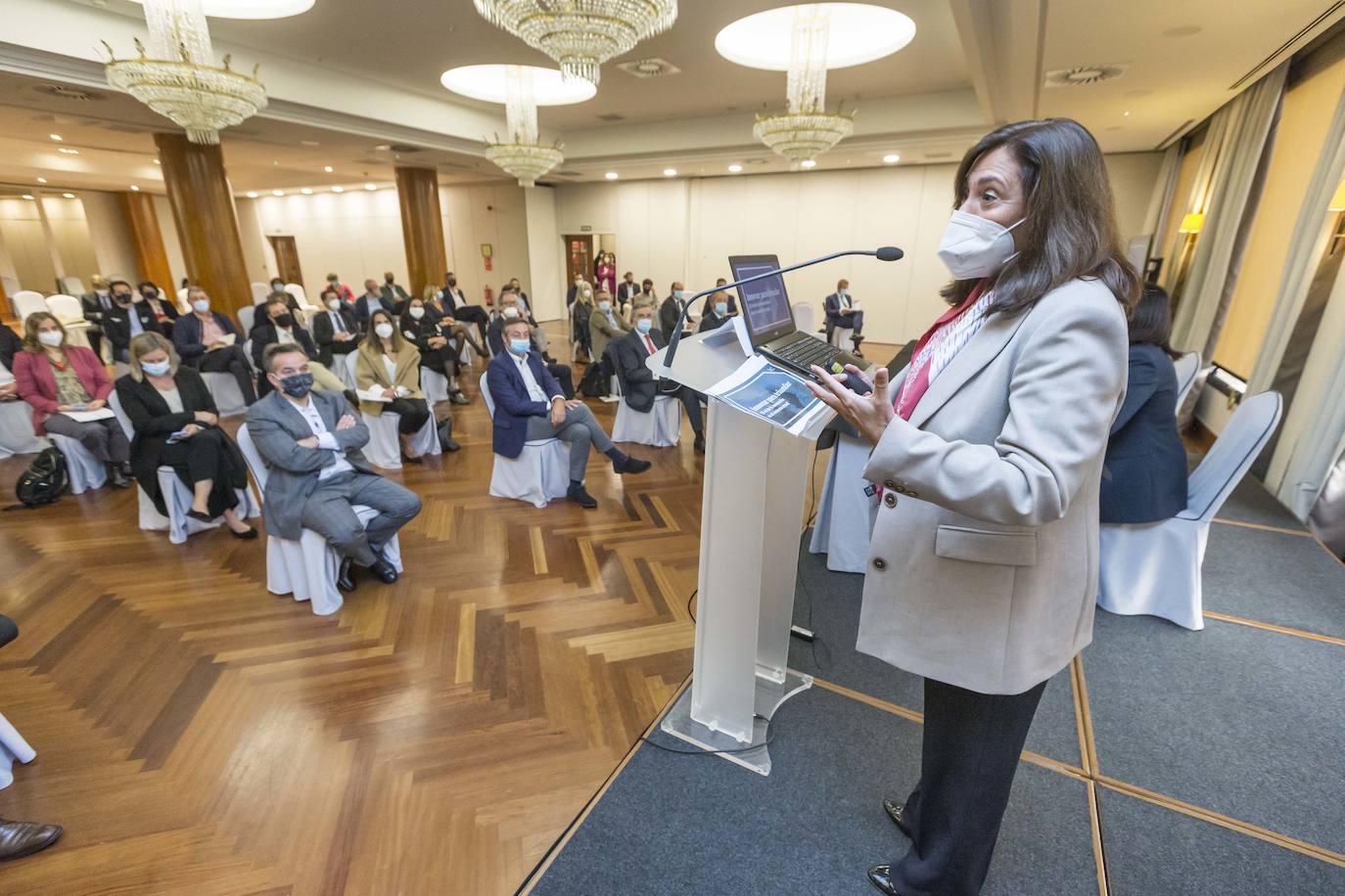 Rosa García durante su intervención ayer en la jornada de la APD Cantabria.