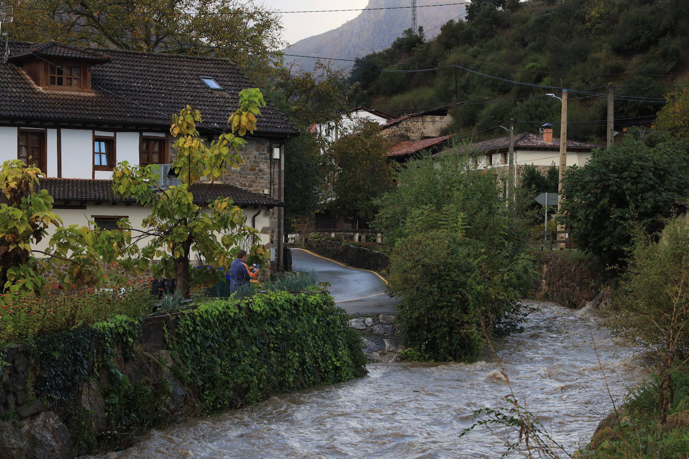 Fotos: Desbordamiento de los ríos Deva y Quiviesa en Liébana