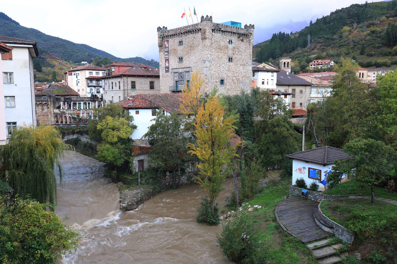 Fotos: Desbordamiento de los ríos Deva y Quiviesa en Liébana