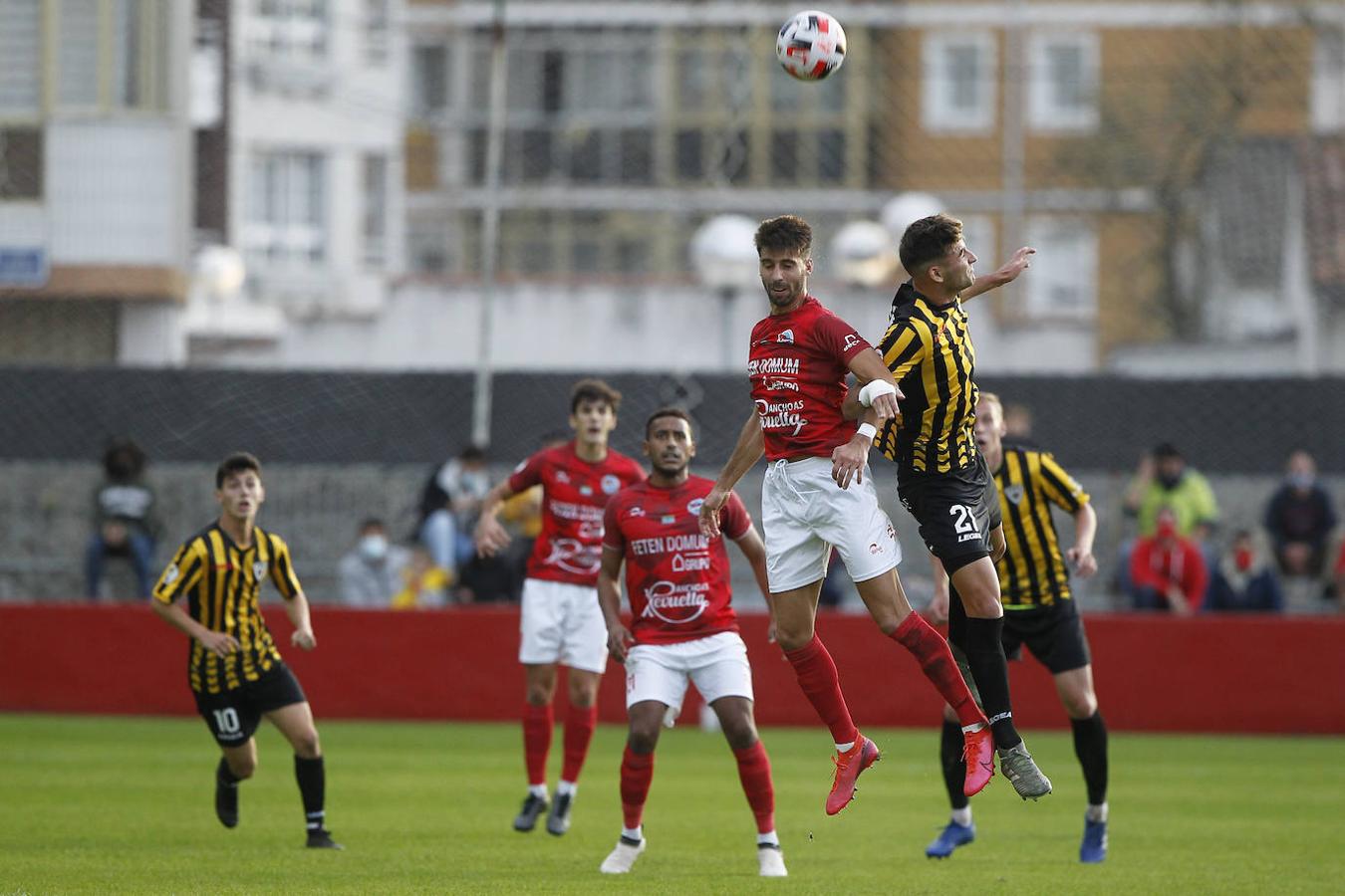 El equipo pejino ganó ante sus aficionados en el regreso del fútbol de Segunda B a los canpos de San Lorenzo