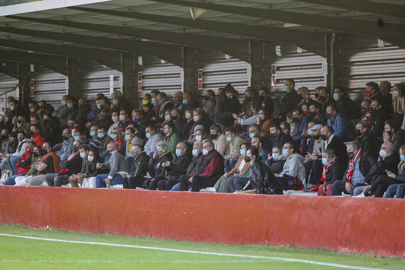 El equipo pejino ganó ante sus aficionados en el regreso del fútbol de Segunda B a los canpos de San Lorenzo