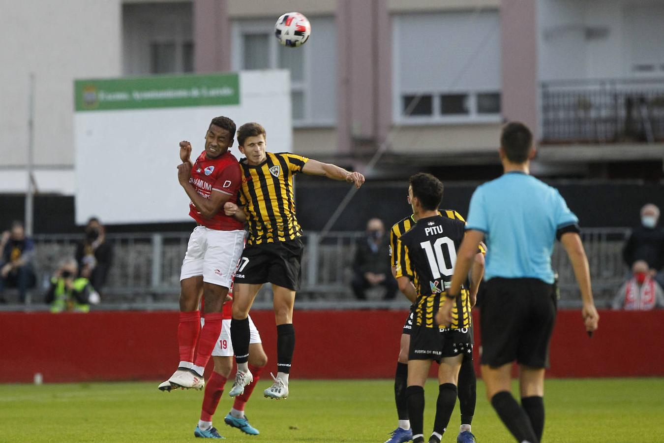 El equipo pejino ganó ante sus aficionados en el regreso del fútbol de Segunda B a los canpos de San Lorenzo