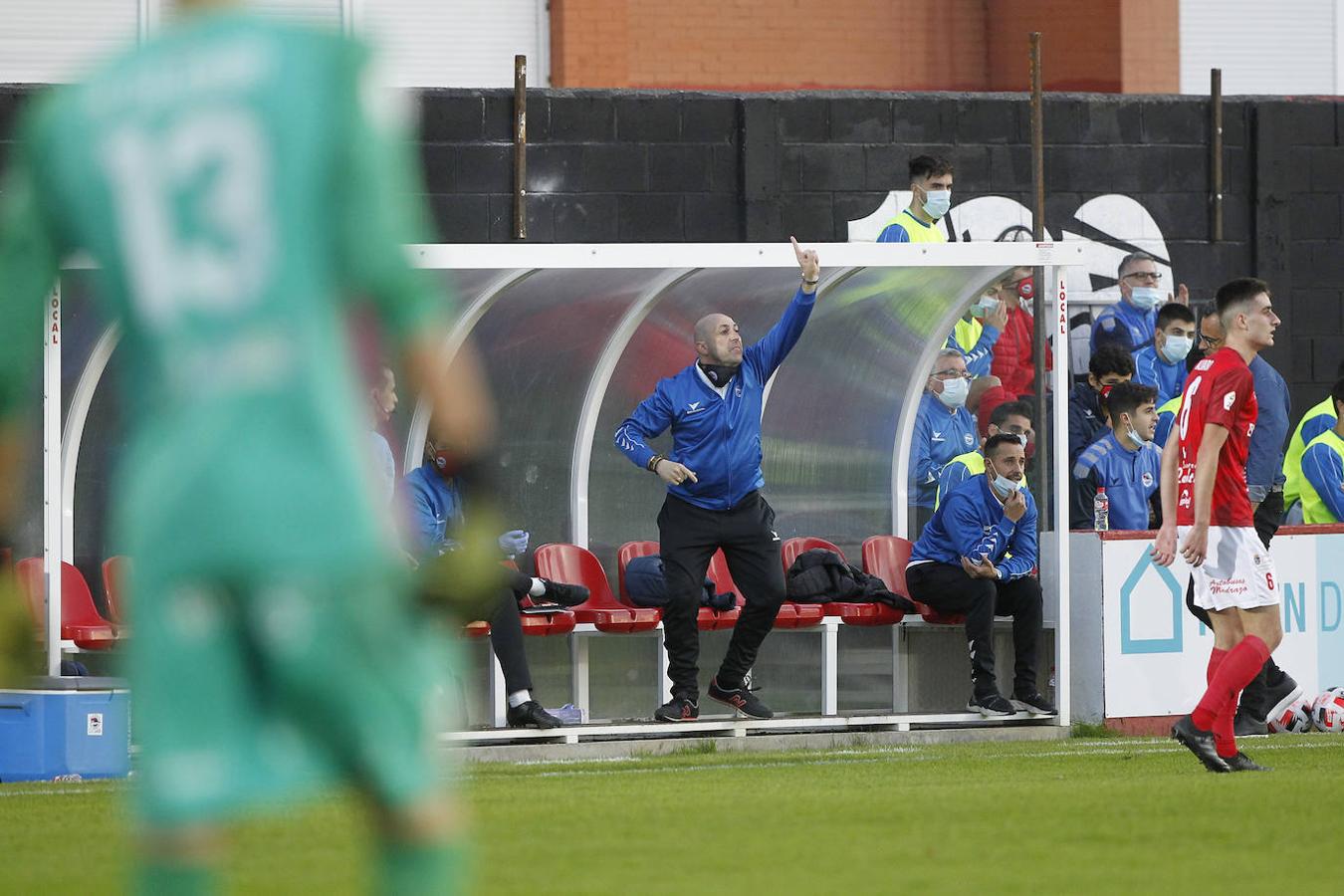 El equipo pejino ganó ante sus aficionados en el regreso del fútbol de Segunda B a los canpos de San Lorenzo